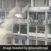 अपार्टमेंट्स में पांचवी मंजिल पर भीषण आग लग गई: दिल्ली अपार्टमेंट्स में पांचवी मंजिल पर भीषण आग लग गई: दिल्ली