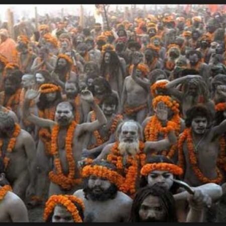 अपना श्राद्ध कर नागा साधु बनते हैं लोग, इतने सालों तक करना होता है जप-तप