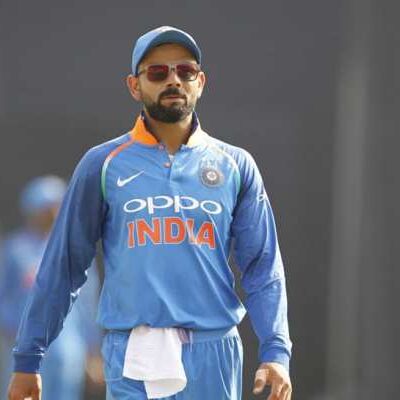 विराट कोहली की आलोचना पर फैन ने दी इंग्लैंड के पूर्व बल्लेबाज को गाली, सपोर्ट में उतरे आकाश चोपड़ा