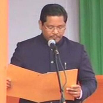 कोनराड संगमा बने मेघालय के मुख्यमंत्री, शपथ ग्रहण में शाह-राजनाथ रहे मौजूद