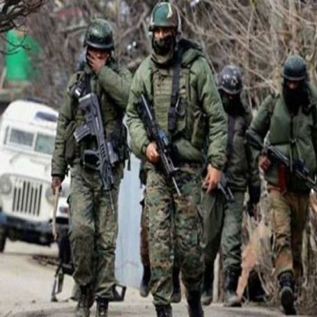 सुरक्षाबलों की आतंकियों से मुठभेड़,: अंनतनाग