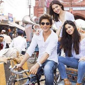 PHOTO: शाहरुख ने कैट और अनुष्का के साथ की रिक्शे की सवारी