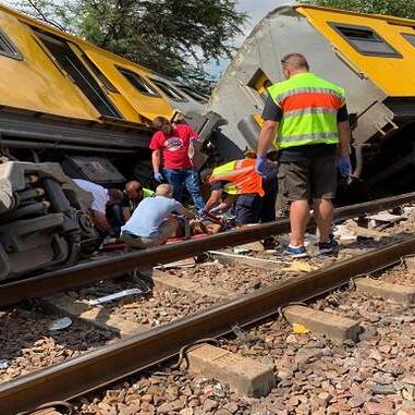 दक्षिण अफ्रीका में दो ट्रेनों के बीच टक्कर, 3 की मौत, 641 घायल