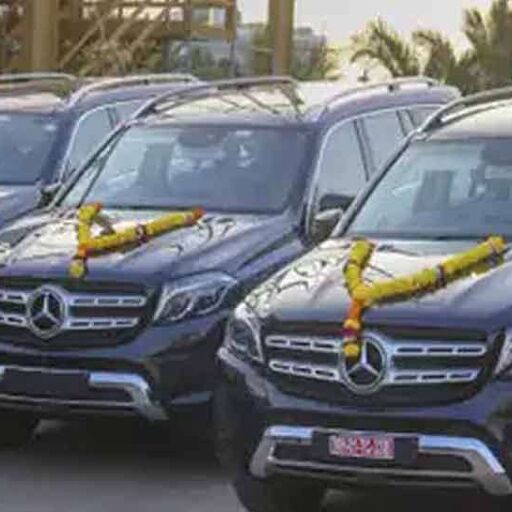 फिर चर्चा में आए सावजी ढोलकिया, कर्मचारियों को गिफ्ट में दी कार और FD फिर चर्चा में आए सावजी ढोलकिया, कर्मचारियों को गिफ्ट में दी कार और FD