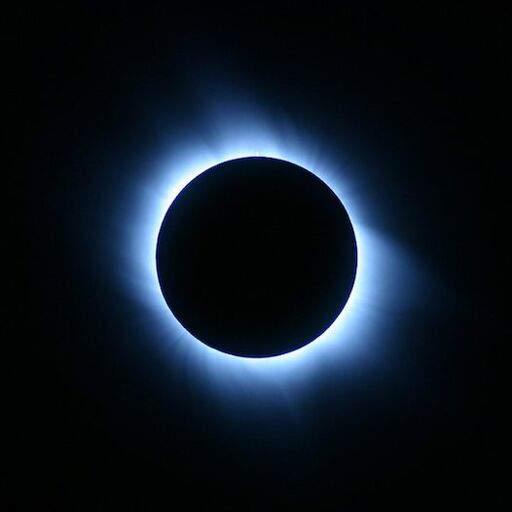 35 साल बाद आज भारत में दिखेगा पूर्ण चंद्र ग्रहण, किनारों से निकलेगी हैरान कर देने वाली नीली रोशनी