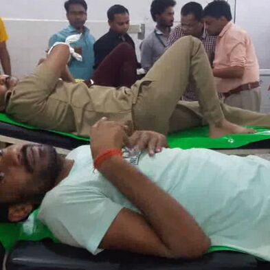 अलीगढ़ में देर रात हुई मुठभेड़ में तीन बदमाश ढेर, दो पुलिसकर्मी भी घायल