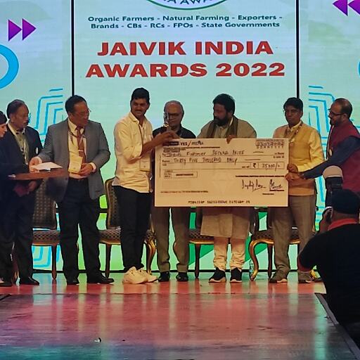 Farmers, state governments and institutions honored with Jaivik India Awardsfor their excellent performance in the field of organic farming. Farmers, state governments and institutions honored with Jaivik India Awardsfor their excellent performance in the field of organic farming.