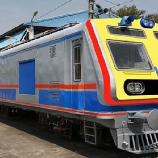 मुंबई वालों को नई सौगात, आज चलेगी पहली एसी उपनगरीय ट्रेन