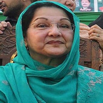 लंदन: नवाज शरीफ की पत्नी कुलसुम का लंबी बीमारी के बाद निधन लंदन: नवाज शरीफ की पत्नी कुलसुम का लंबी बीमारी के बाद निधन