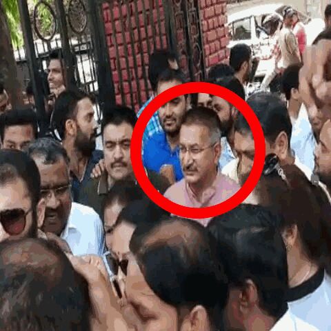 गिरफ्तारी देने थाने पहुंचे कांग्रेसी नेता किशोर उपाध्याय