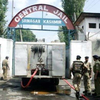 NIA ने सेंट्रल जेल श्रीनगर के एक अधिकारी को धर दबोचा, पुलिस अॉफिसर रहते रचता था ऐसी साजिश