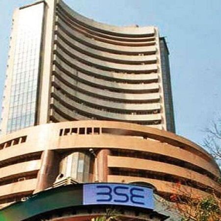 वॉल स्ट्रीट पर कोहराम से दलाल पथ हुआ धड़ाम, सेंसेक्स 344 अंक टूटकर 33,690 पर हुआ बंद