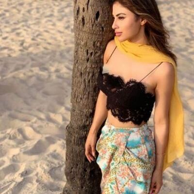 गर्मियों में धुप का आनंद इस कदर लेती नजर आईं मौनी रॉय गर्मियों में धुप का आनंद इस कदर लेती नजर आईं मौनी रॉय