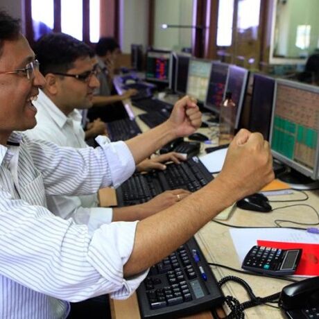 एग्जिट पोल के नतीजों से चहका शेयर बाजार, 303 अंक उछलकर 33,550 पर पहुंचा सेंसेक्स