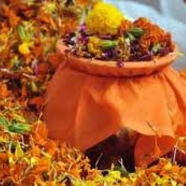 मरे हुए लोगों की अस्थियां खाते है यहाँ के लोग...