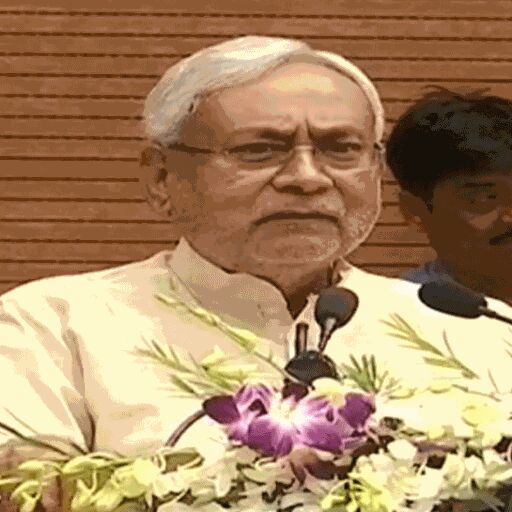 चप्पल उछाले जाने पर CM नीतीश बोले, लोग प्रचार के लिए करते हैं उटपटांग काम चप्पल उछाले जाने पर CM नीतीश बोले, लोग प्रचार के लिए करते हैं उटपटांग काम