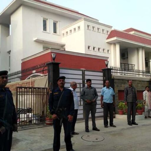 मुलायम सिंह नए आशियाना में पहुँचे, अखिलेश के आवास में तोडफ़ोड़ का आकलन शुरू