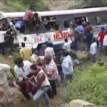 उत्तराखंड: कोटद्वार में खाई में गिरी यात्रियों से भरी बस, चालक सहित कई लोग घायल