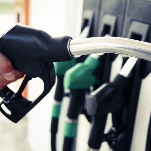 पेट्रोल और डीजल के दाम में इजाफा, तेल कंपनियों ने दिया झटका पेट्रोल और डीजल के दाम में इजाफा, तेल कंपनियों ने दिया झटका