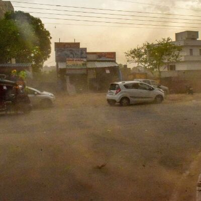 आंधी-तूफान से यूपी में 67 लोगों की मौत, 25 मृतकों के परिवारीजनों को सरकार देगी चार लाख मुआवजा