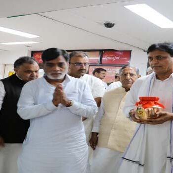 आमजन के दर्शनार्थ रखा गया अटलजी का अस्थि कलश, इन नदियों में होगा विसर्जन आमजन के दर्शनार्थ रखा गया अटलजी का अस्थि कलश, इन नदियों में होगा विसर्जन