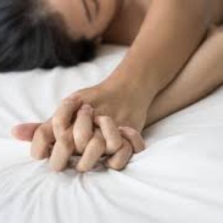 पति बाहर कर रहा था इंतज़ार, अंदर डॉक्टर के साथ संबंध बना रही थी पत्नी तभी... पति बाहर कर रहा था इंतज़ार, अंदर डॉक्टर के साथ संबंध बना रही थी पत्नी तभी...