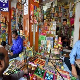 पटाखों पर SC का फैसला, कहा- दिवाली में सिर्फ दो घंटे फोड़ पाएंगे पटाखे, ऑनलाइन बिक्री पर रोक पटाखों पर SC का फैसला, कहा- दिवाली में सिर्फ दो घंटे फोड़ पाएंगे पटाखे, ऑनलाइन बिक्री पर रोक