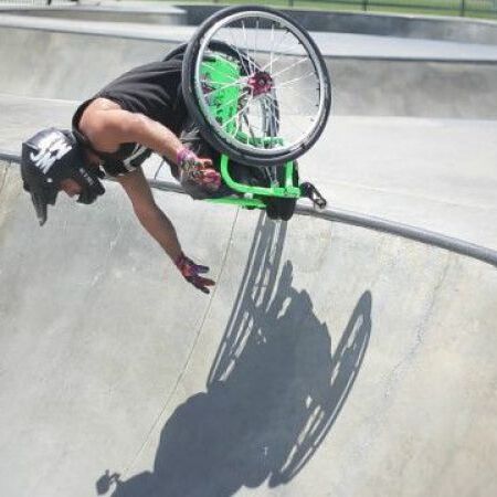 व्हीलचेयर के साथ शख्स करता है ऐसा कारनामा, देखकर आँखें मूँद लेंगे व्हीलचेयर के साथ शख्स करता है ऐसा कारनामा, देखकर आँखें मूँद लेंगे