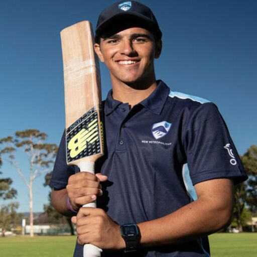 एक ओवर में 6 छक्के जड़ने के साथ युवा खिलाड़ी ने जड़ा दोहरा शतक