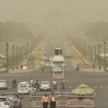 दिल्ली-एनसीआर में धूल भरी आंधी चल रही दिल्ली-एनसीआर में धूल भरी आंधी चल रही