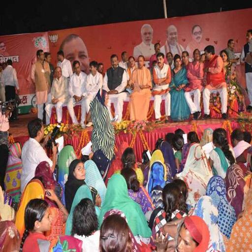 देर रात प्रतापगढ़ में मुख्यमंत्री योगी अादित्यनाथ की चौपाल में छलका ग्रामीणों का दर्द