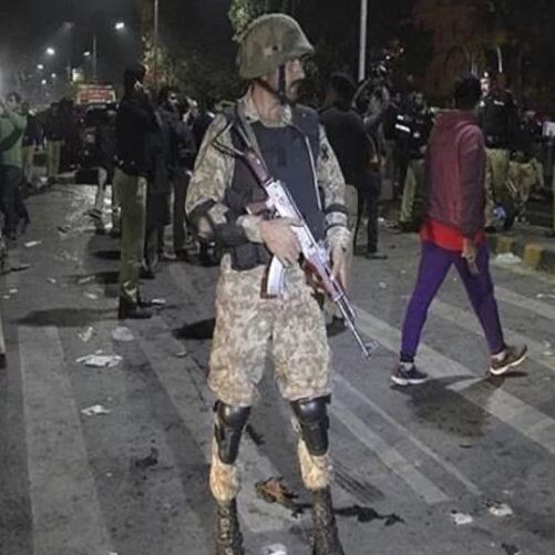 पाकिस्तान में आत्मघाती हमला, 11 सैनिकों की मौत, 13 से ज्यादा घायल