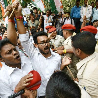 बिहार में कांग्रेस नेताओं ने किया सीबीआई मुख्यालय का घेराव, जमकर किया विरोध