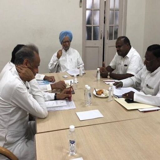 मनमोहन सिंह ने की बैठक, कांग्रेस के मुख्यमंत्रियों को दी सलाह