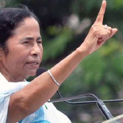 ममता ने तीन मंत्रियों को हटाया