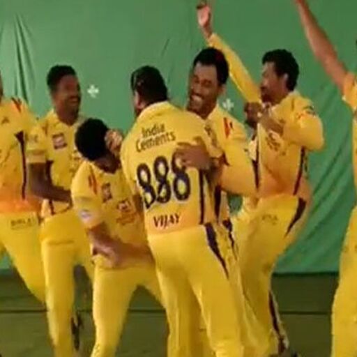 Video: धौनी के सामने जमकर नाचे भज्जी और ब्रावो, माही का रिएक्शन देख हो जाएंगे खुश