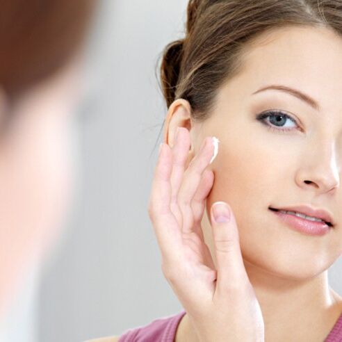 रुखी त्वचा के लिए ऐसे फेस मास्क बनाकर चेहरे पर लगाएं रुखी त्वचा के लिए ऐसे फेस मास्क बनाकर चेहरे पर लगाएं