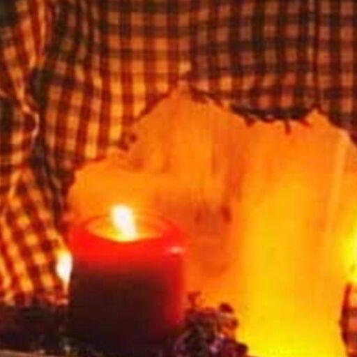 मोमबत्ती से घर में लगी आग, सो रही वृद्ध महिला झुलसी