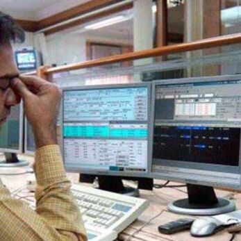 बजट के बाद शेयर बाजार में बड़ी गिरावट, सेंसेक्स 300 अंक गिरकर धड़ाम