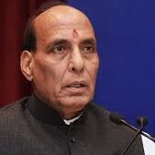 राजीव गांधी को लेकर मोदी की टिप्पणी पर मचे घमासान के बीच राजनाथ ने दी ऐसी प्रतिक्रिया राजीव गांधी को लेकर मोदी की टिप्पणी पर मचे घमासान के बीच राजनाथ ने दी ऐसी प्रतिक्रिया