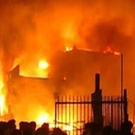 मेरठ में डीजल-पेट्रोल के अवैध गोदाम लगी भीषण आग, हुई तीन लोगों की मौत