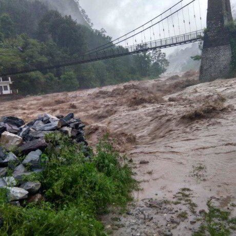 उत्तराखंड में बारिश से तबाही: देहरादून में 7 लोगों की मौत, पिथौरागढ़ में पुल बहा