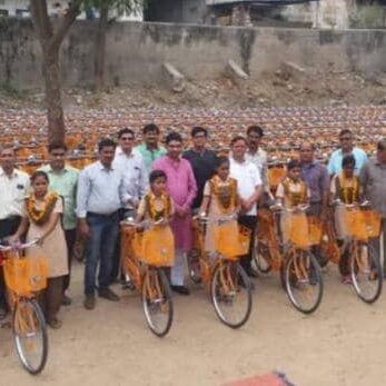 राजस्थान के स्कूलों में काली रंग की साइकिलें बंटेंगी: कांग्रेस सरकार