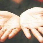 समाज में मान-सम्मान, सरकारी नौकरी रेखाओं का यह योग दिलाता है... समाज में मान-सम्मान, सरकारी नौकरी रेखाओं का यह योग दिलाता है...