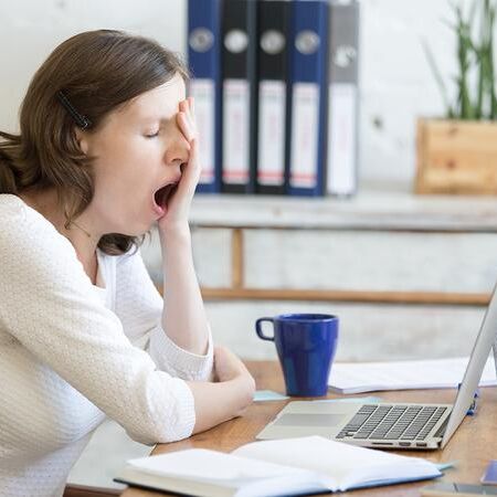 अगर ऑफिस में काम करने में नहीं लगता है आपका मन, तो अपनाएं ये उपाय