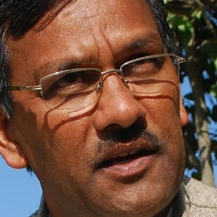 मुश्किल में फंसे उत्तराखंड के CM त्रिवेंद्र सिंह रावत, चुनाव आयोग ने मांगी संपत्ति की रिपोर्ट