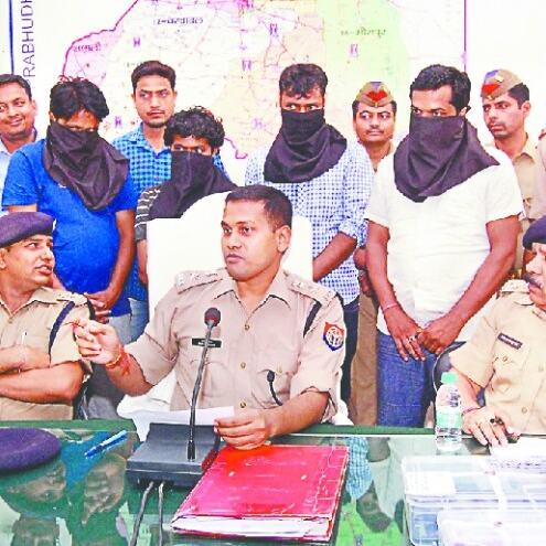 मथुरा से IPL में सट्टा लगाते तीन गिरफ्तार, पुलिस ने बरामद की नकदी...