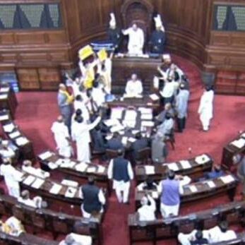 PNB घोटाले पर संसद के दोनों सदनों में जोरदार हंगामा, कार्यवाही स्थगित