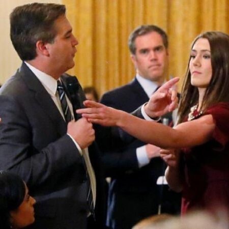 रिपोर्टर के बचाव में अब फॉक्स न्यूज भी आया CNN के साथ, व्हाइट हाउस भी हुआ सख्त