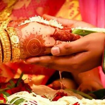 क्यों माता-पिता को पसंद आते हैं NRI दूल्हे? होगी रिसर्च